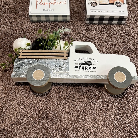 Fall decor lot - Picture 2 of 5